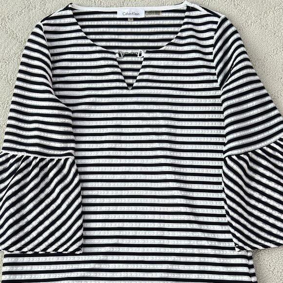 Women's Calvin Klein Top Size XS - Picture 1 of 3